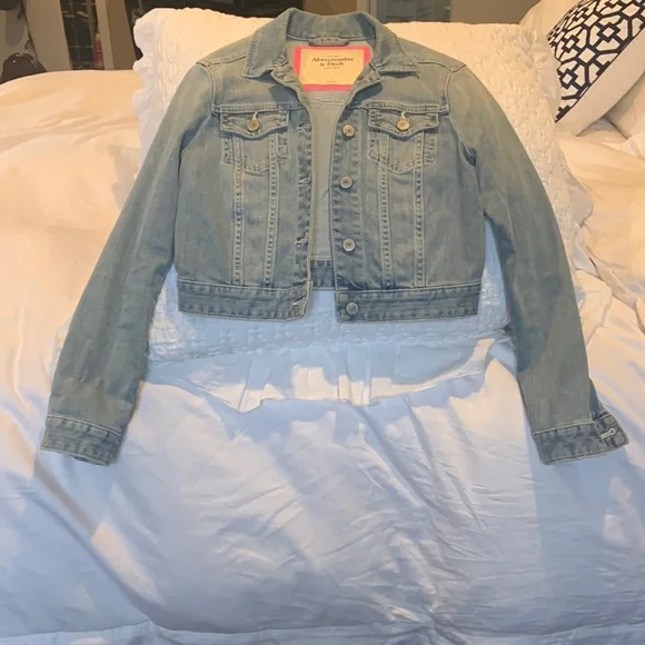 Abercrombie cropped denim jacket - Picture 1 of 6